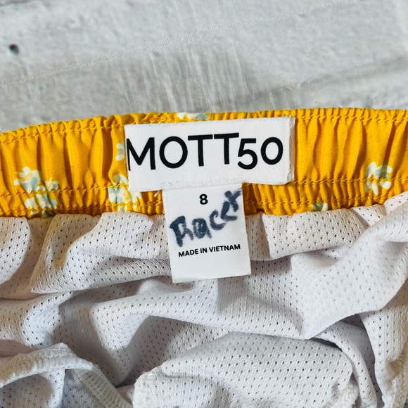 Mott50 Yellow Boys Swimming Shorts Size 8 - Picture 9 of 11